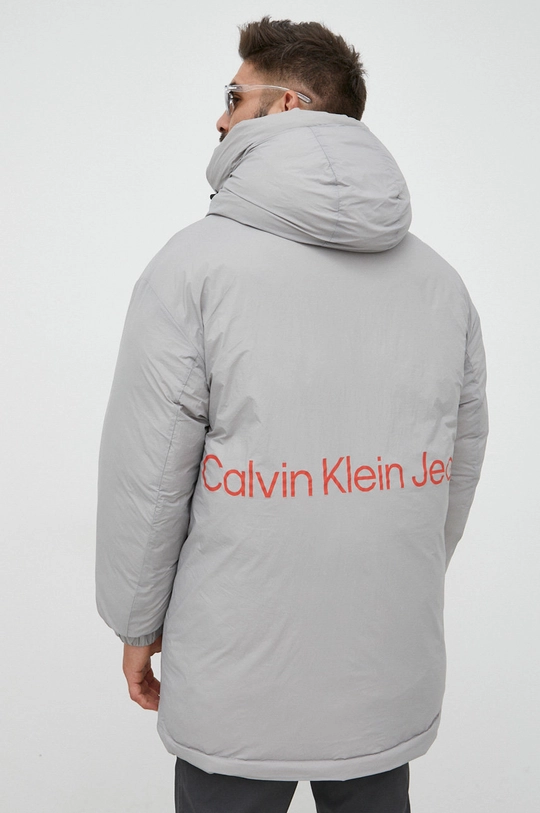 Calvin Klein Jeans rövid kabát  Jelentős anyag: 100% poliamid Bélés: 100% poliészter Kitöltés: 100% poliészter