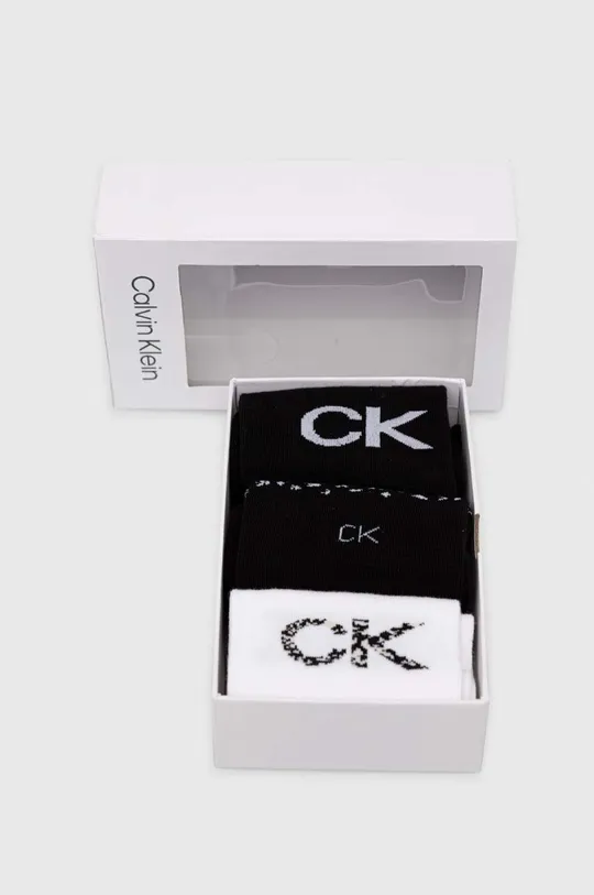 Calvin Klein zokni 3 db  Anyag 1: 67% pamut, 31% poliamid, 2% elasztán Anyag 2: 62% pamut, 35% poliamid, 3% elasztán