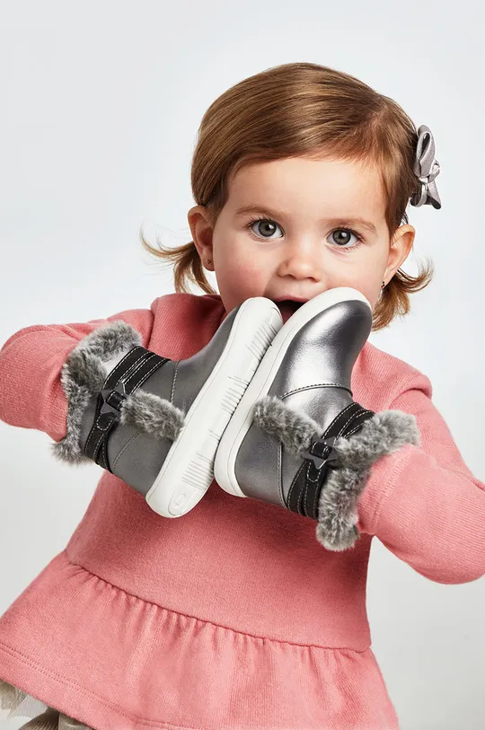 Παιδικές μπότες χιονιού Mayoral  Κύριο υλικό: Συνθετικό ύφασμα Εσωτερικό: Υφαντικό υλικό, Φυσικό δέρμα Σόλα: Συνθετικό ύφασμα