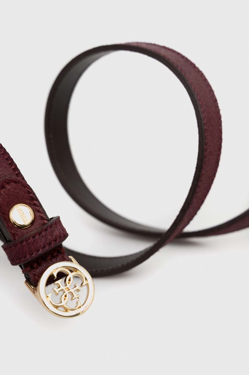 Semišový pásek Guess dámský, vínová barva | ANSWEAR.cz
