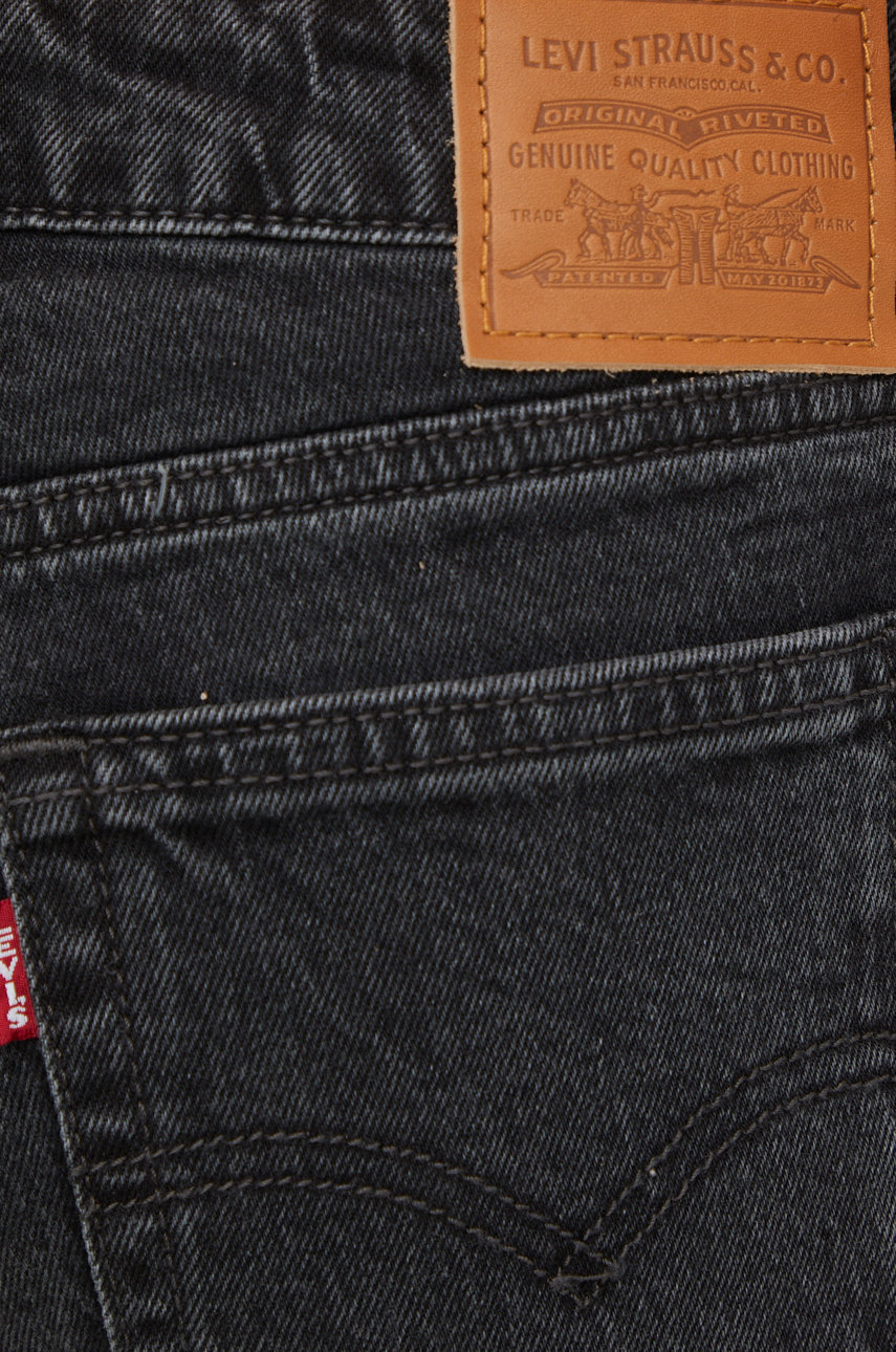 negru Levi's jeansi