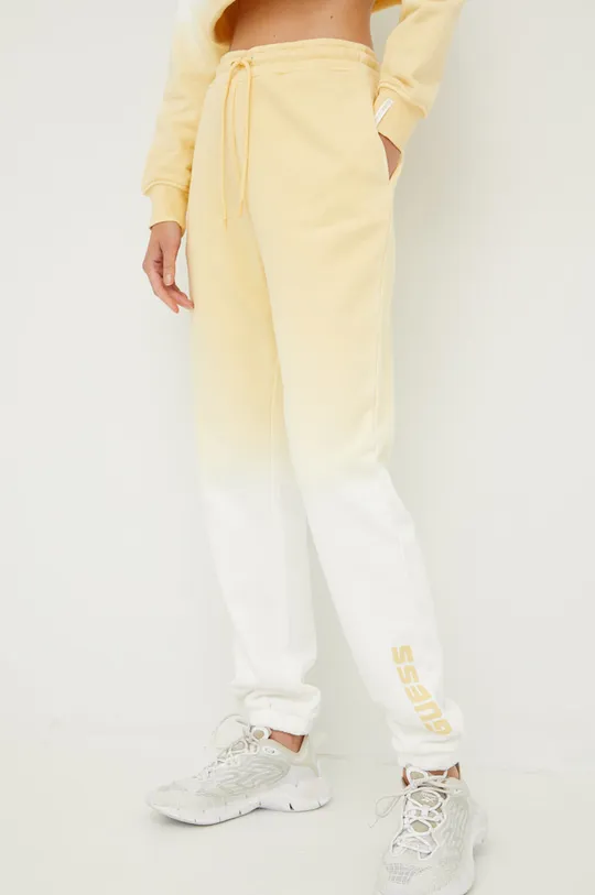 żółty Guess spodnie dresowe bawełniane Damski