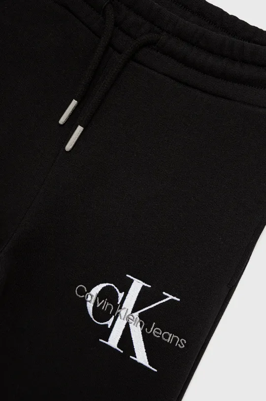 Detské bavlnené tepláky Calvin Klein Jeans čierna