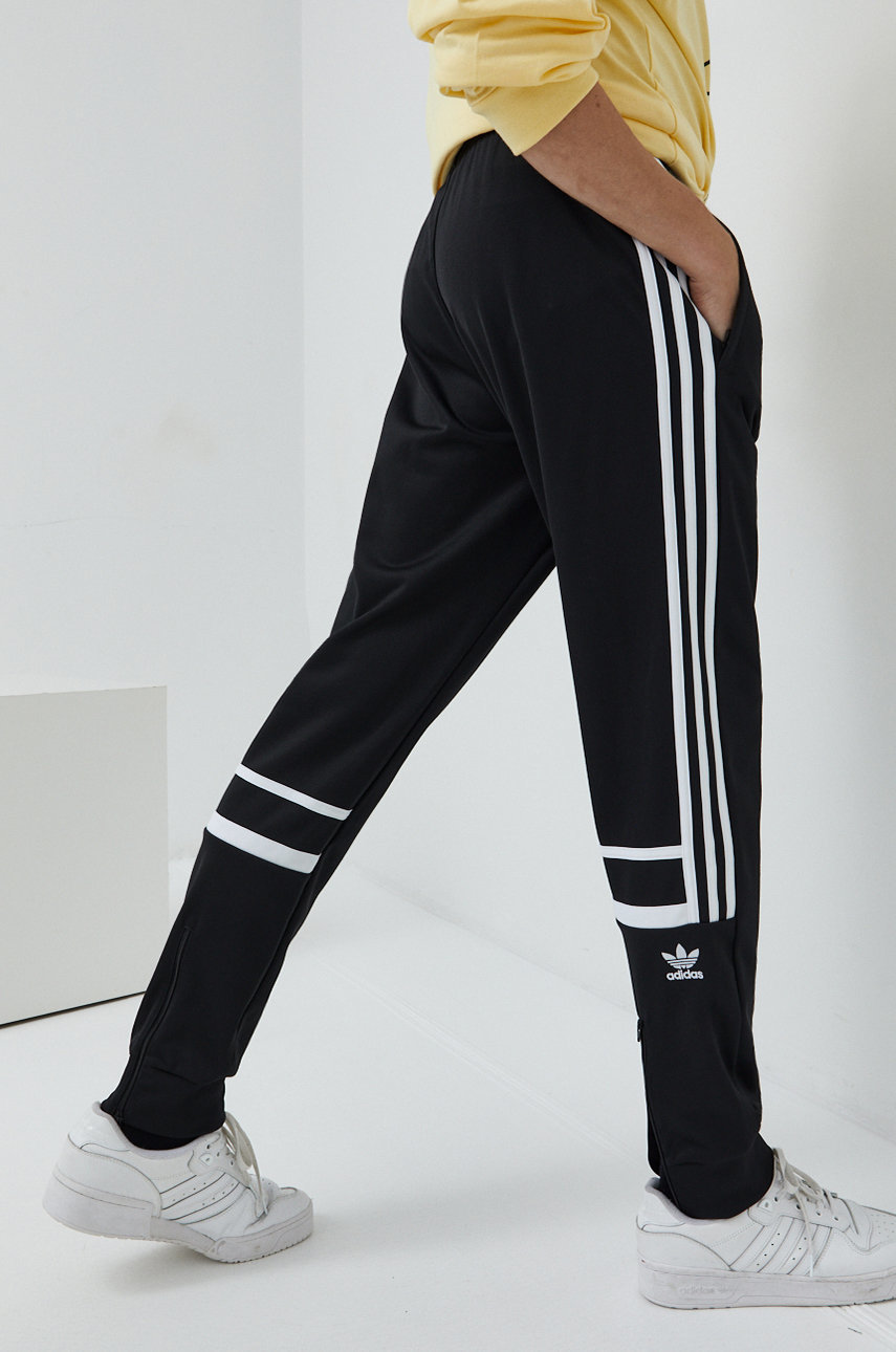 Спортивные штаны adidas Originals мужские цвет чёрный с аппликацией ...