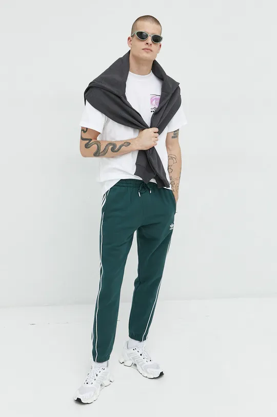 Βαμβακερό παντελόνι adidas Originals πράσινο