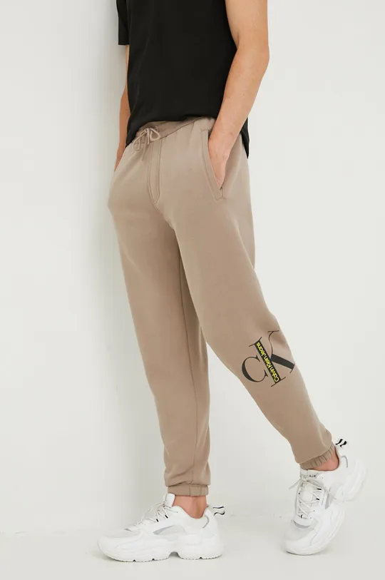 beżowy Calvin Klein Jeans spodnie dresowe Męski