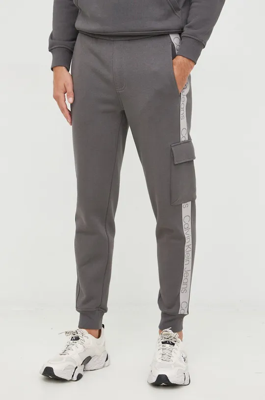 Tepláky Calvin Klein Jeans sivá