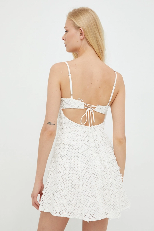 Φόρεμα For Love & Lemons  Κύριο υλικό: 55% Μπαμπού, 45% Modal Φόδρα: 98% Ανακυκλωμένος πολυεστέρας, 2% Σπαντέξ