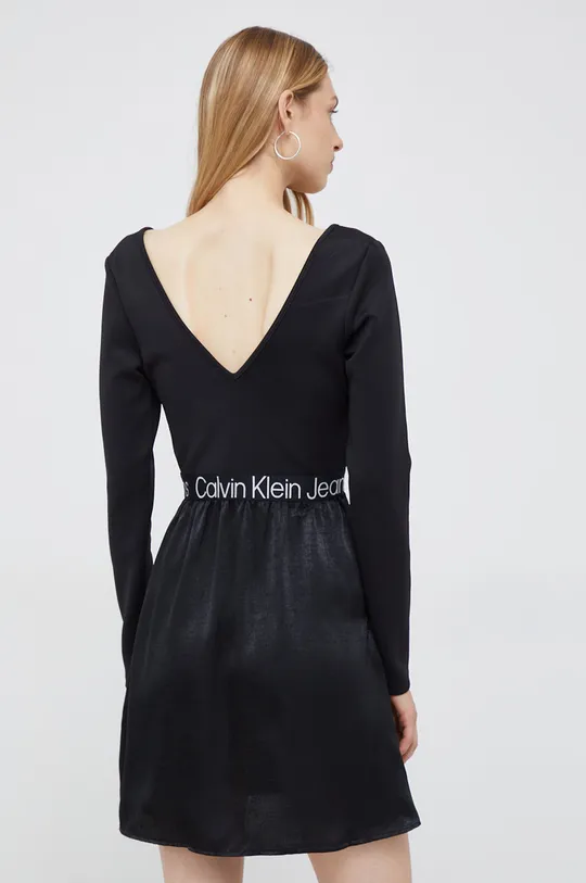 Платье Calvin Klein Jeans  Материал 1: 93% Полиэстер, 7% Эластан Материал 2: 100% Полиэстер