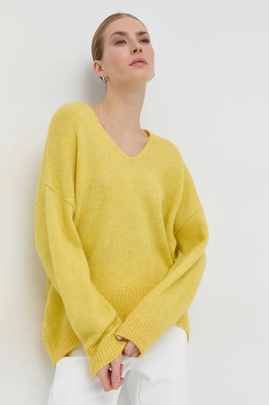 κίτρινο Μάλλινο πουλόβερ BOSS Γυναικεία