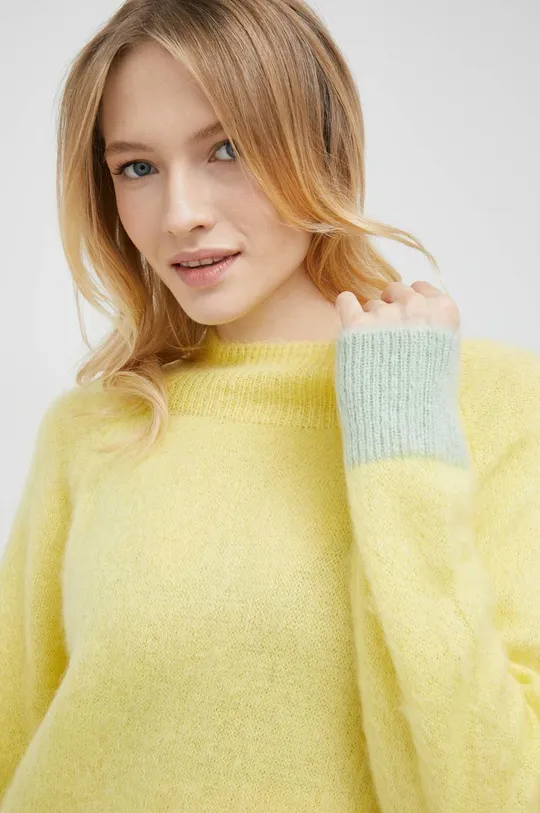 sárga United Colors of Benetton gyapjúkeverék pulóver