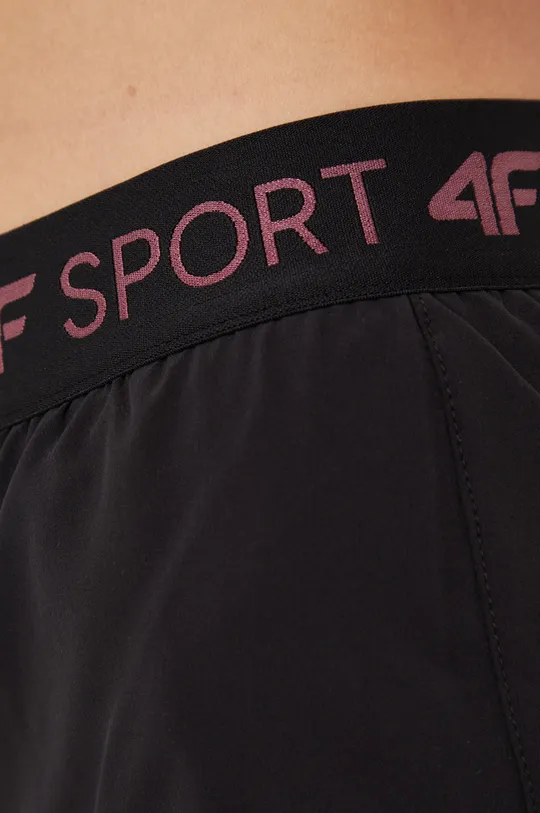 чёрный Тренировочные шорты 4F