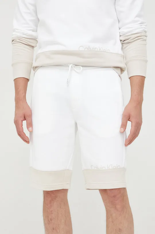 Βαμβακερό σορτσάκι Calvin Klein λευκό