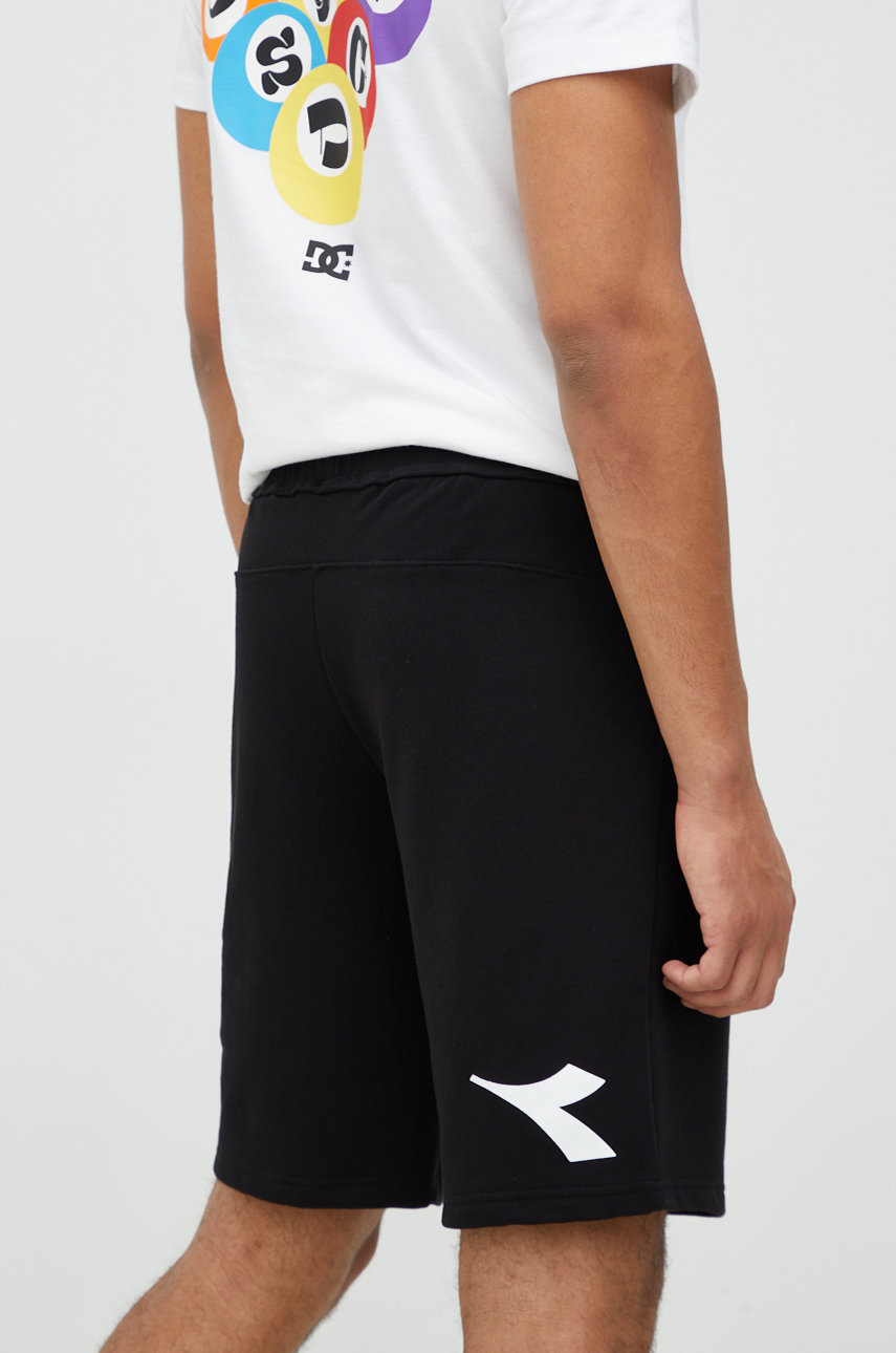 černá Bavlněné šortky Diadora