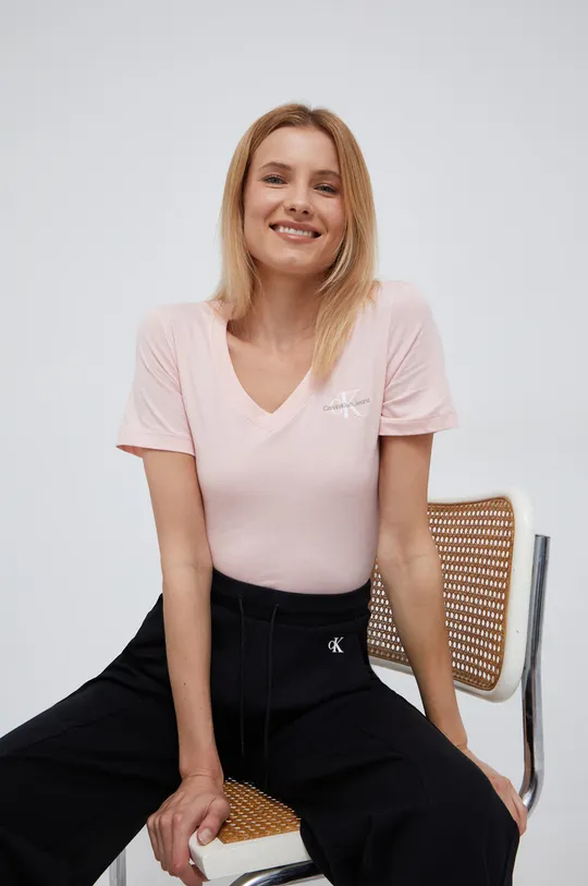 pastelově růžová Bavlněné tričko Calvin Klein Jeans Dámský