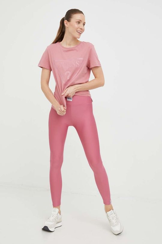 Bavlněné tričko Guess fialovo-růžová