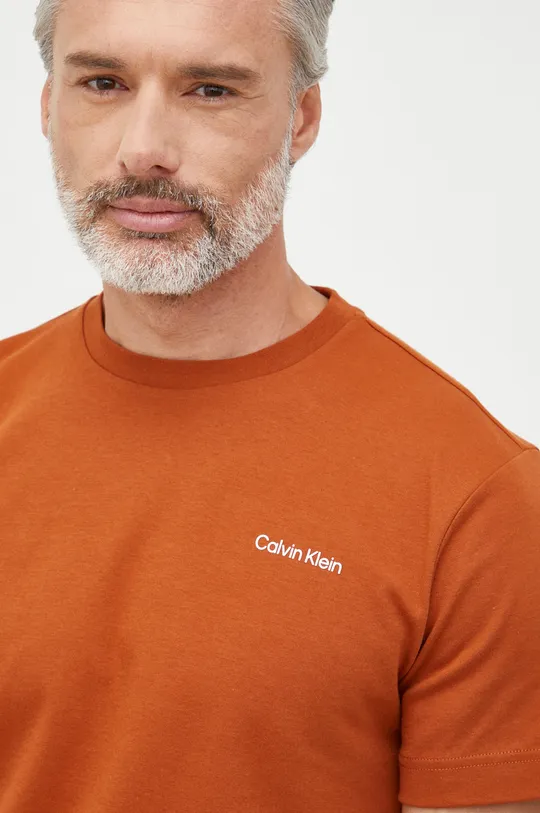 καφέ Βαμβακερό μπλουζάκι Calvin Klein