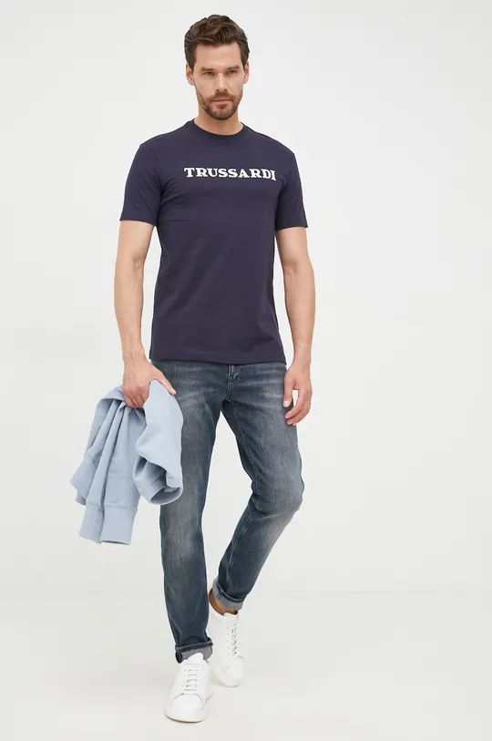Βαμβακερό μπλουζάκι Trussardi σκούρο μπλε