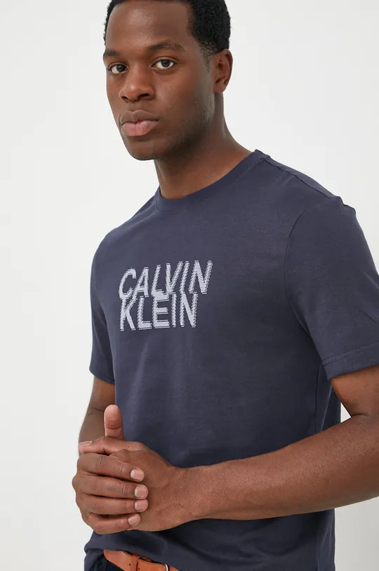 tmavomodrá Bavlnené tričko Calvin Klein Pánsky