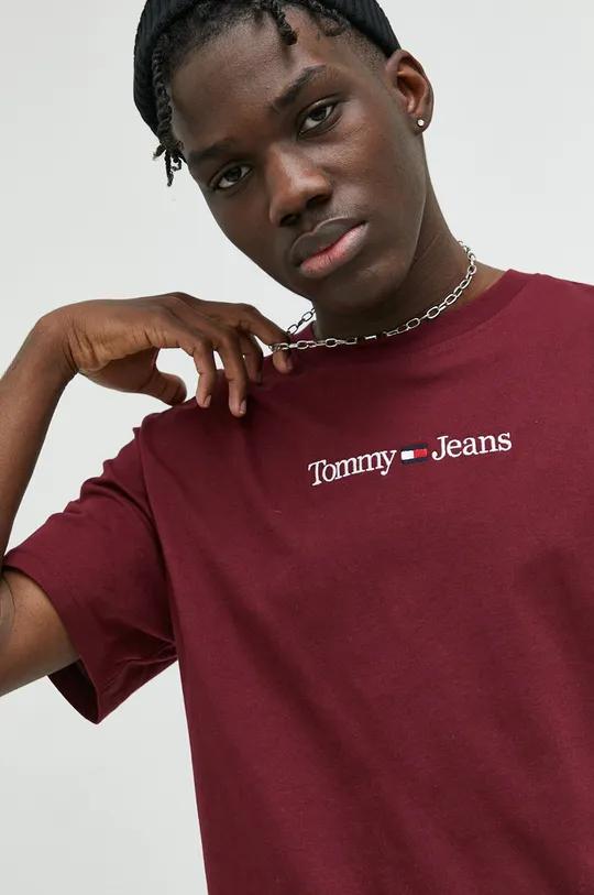 μπορντό Βαμβακερό μπλουζάκι Tommy Jeans Ανδρικά