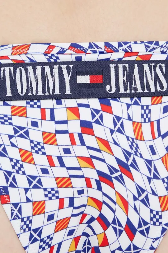Tommy Jeans bikini alsó <p>Jelentős anyag: 80% poliamid, 20% elasztán Bélés: 92% poliészter, 8% elasztán Ragasztószalag: 86% poliészter, 14% elasztán</p>