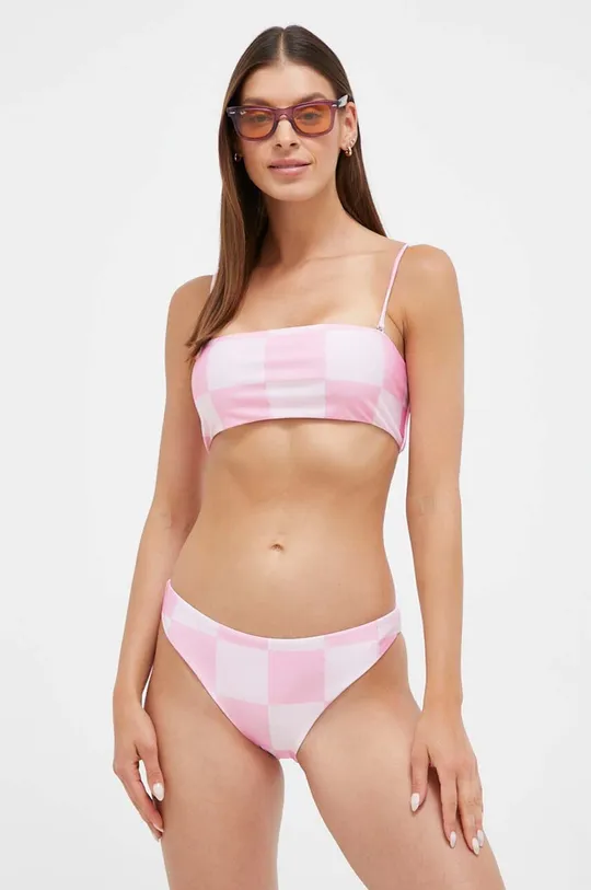 Stine Goya bikini alsó  Anyag 1: 78% Újrahasznosított poliészter, 22% elasztán Anyag 2: 90% poliamid, 10% elasztán