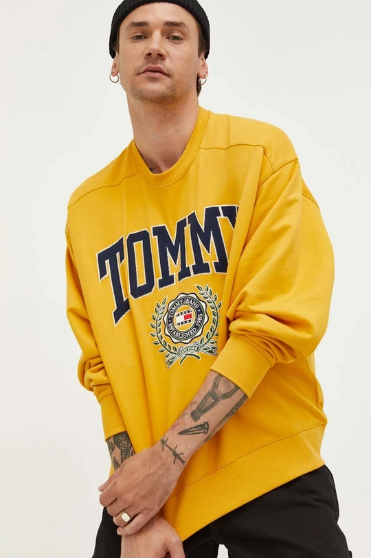 Pamučna dukserica Tommy Jeans zlatna