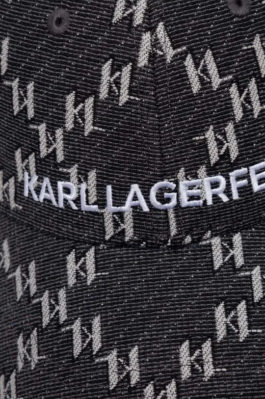 Кепка Karl Lagerfeld Основний матеріал: 92% Бавовна, 8% Поліестер Підкладка: 95% Поліестер, 5% Бавовна