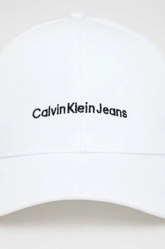 Βαμβακερό καπέλο του μπέιζμπολ Calvin Klein Jeans λευκό
