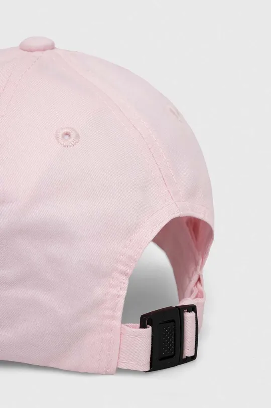 Pamučna kapa sa šiltom za bebe Guess  Temeljni materijal: 100% Pamuk Postava: 100% Poliester