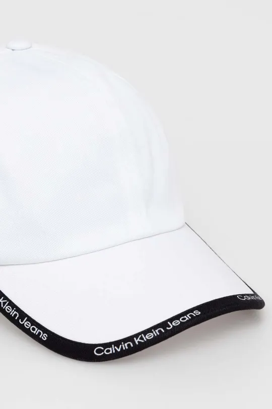 Calvin Klein Jeans czapka z daszkiem bawełniana dziecięca biały