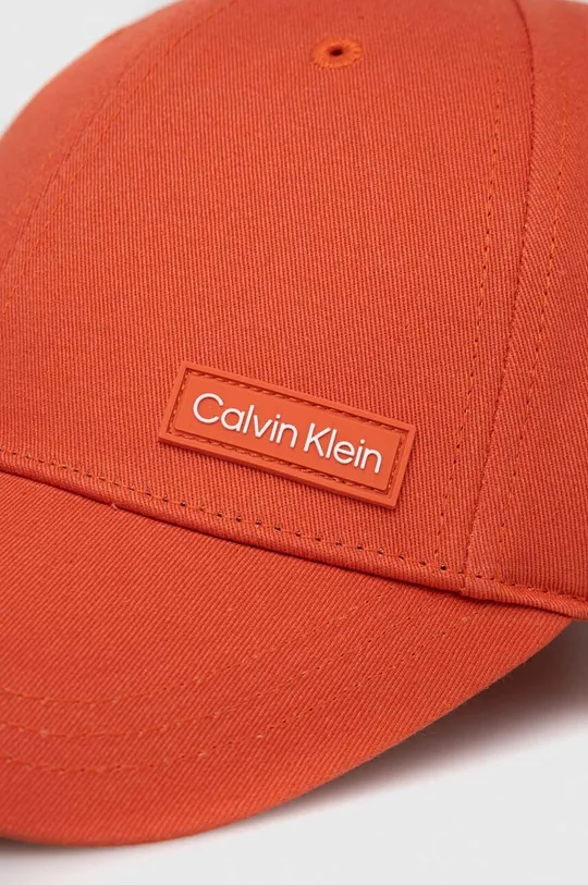 Bombažna bejzbolska kapa Calvin Klein oranžna