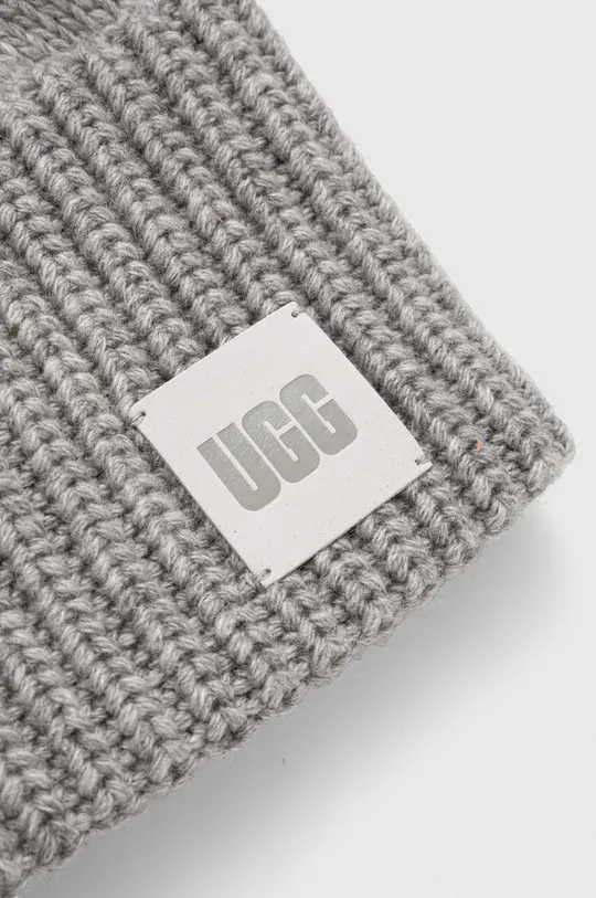 grigio UGG cappello e quanti con aggiunta di lana