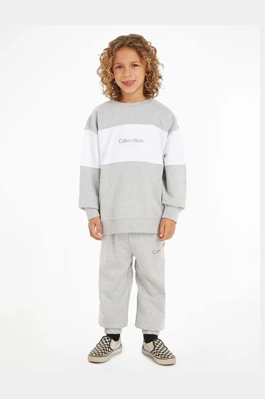 sivá Detská bavlnená tepláková súprava Calvin Klein Jeans Chlapčenský