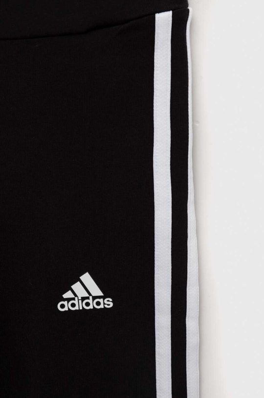 Otroška trenirka adidas  Material 1: 70 % Bombaž, 30 % Poliester Material 2: 93 % Bombaž, 7 % Elastan