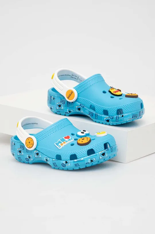 Detské šľapky Crocs x Sesame Street modrá