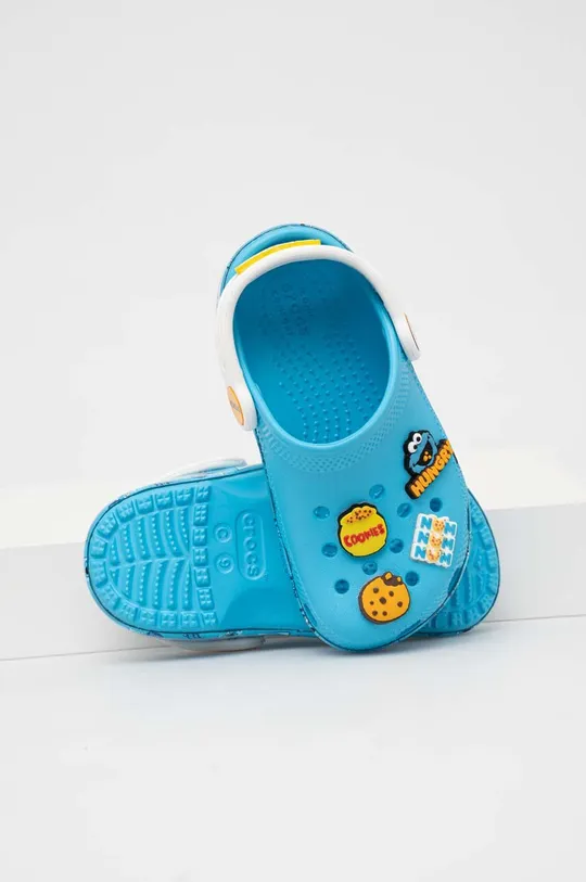 блакитний Дитячі шльопанці Crocs x Sesame Street