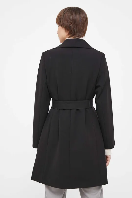 Kabát Lauren Ralph Lauren  Základná látka: 66 % Polyester, 30 % Rayon, 4 % Elastan Podšívka: 100 % Polyester