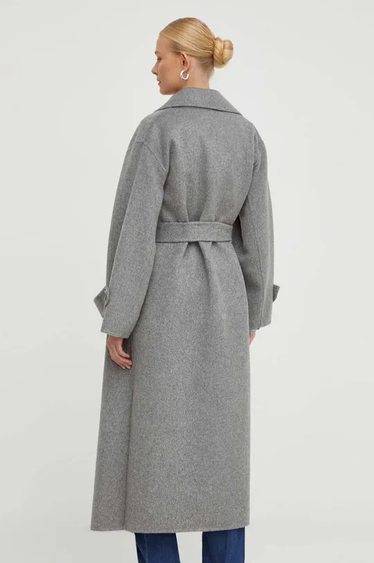 Luisa Spagnoli cappotto in lana Materiale principale: 80% Lana, 20% Poliestere Fodera delle tasche: 55% Poliestere, 45% Viscosa