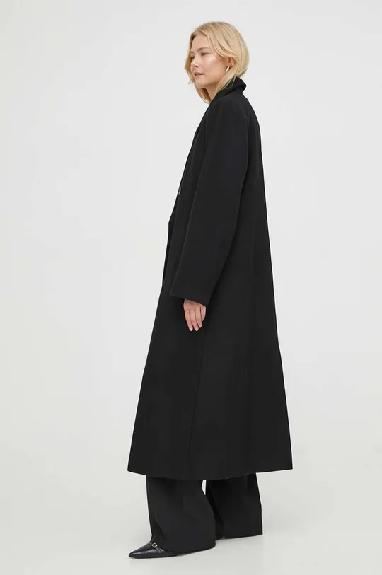 Vlnený kabát Gestuz čierna