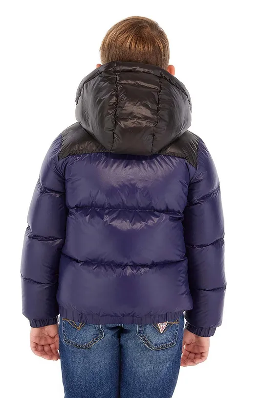 Детская пуховая куртка Guess Основной материал: 100% Полиэстер Подкладка: 100% Полиэстер Наполнитель: 90% Утиный пух, 10% Утиное перо