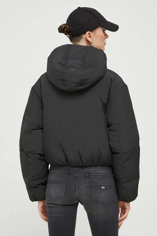Пуховая куртка Tommy Jeans  Основной материал: 100% Полиэстер Подкладка: 100% Полиэстер Наполнитель: 90% Утиный пух, 10% Утиное перо