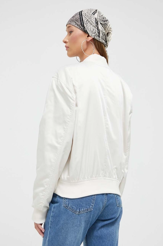 Bomber jakna Hollister Co.  Glavni material: 100 % Poliester Polnilo: 100 % Recikliran poliester