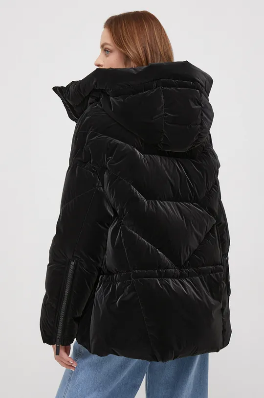 Пуховая куртка Hetrego Основной материал: 100% Полиамид Подкладка: 100% Полиэстер Наполнитель: 90% Пух, 10% Перья