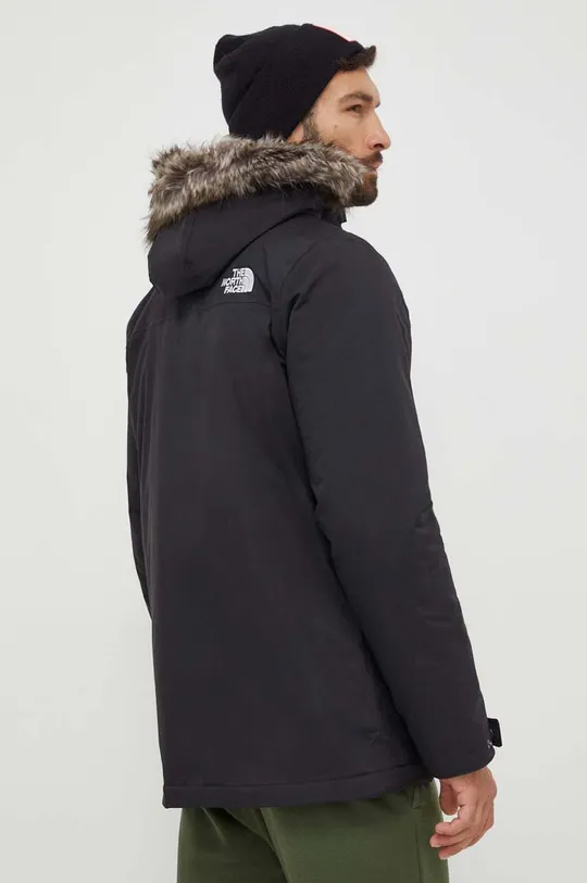 Куртка The North Face Основной материал: 100% Нейлон Подкладка: 100% Полиэстер Наполнитель: 100% Полиэстер Отделка: 70% Акрил, 17% Полиэстер, 13% Модакрил