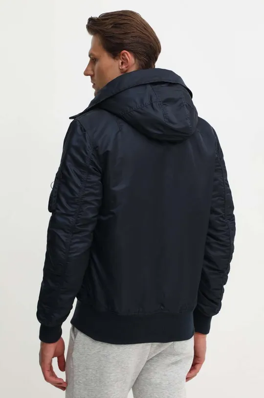 Куртка Alpha Industries Hooded Основной материал: 100% Нейлон Подкладка: 100% Нейлон Наполнитель: 100% Полиэстер Подкладка капюшона: 100% Полиэстер