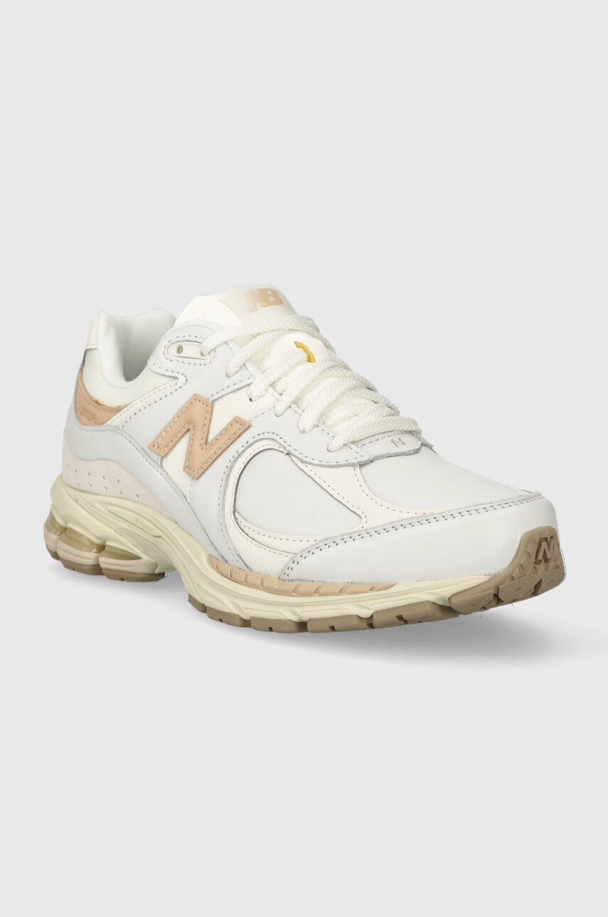 Кожени маратонки New Balance 2002 бял