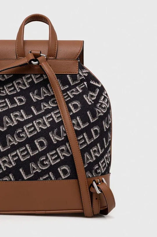 Рюкзак Karl Lagerfeld Основной материал: 73% Полиуретан, 24% Хлопок, 3% Полиэстер Подкладка: 100% Вторичный полиэстер