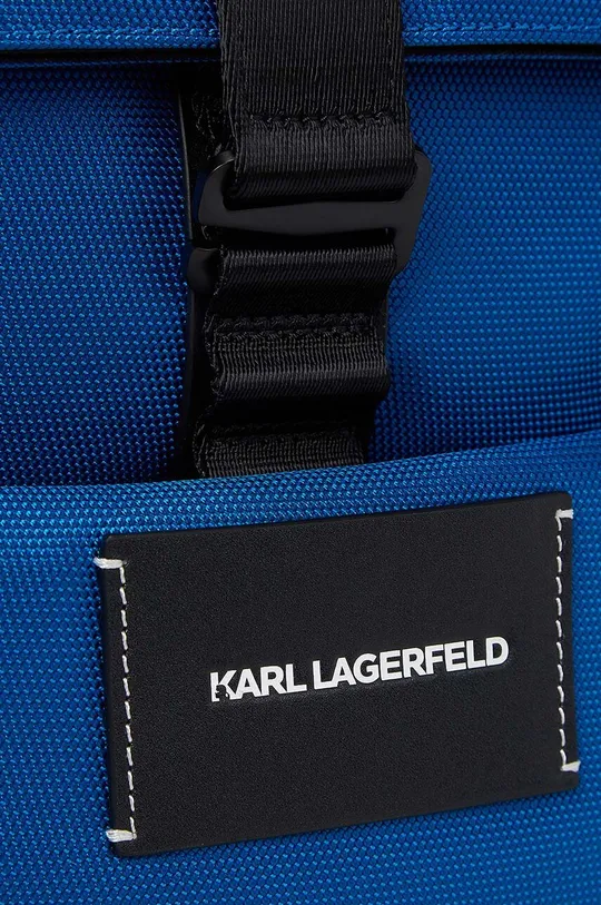Nahrbtnik Karl Lagerfeld  Glavni material: 80 % Recikliran poliamid, 10 % Poliester, 10 % Naravno usnje Podloga: 100 % Recikliran poliester