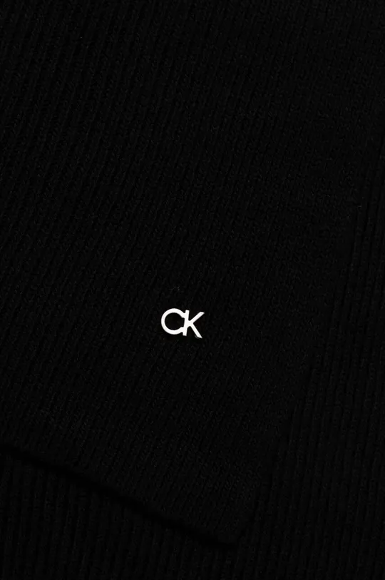 Šal s primesjo volne Calvin Klein črna